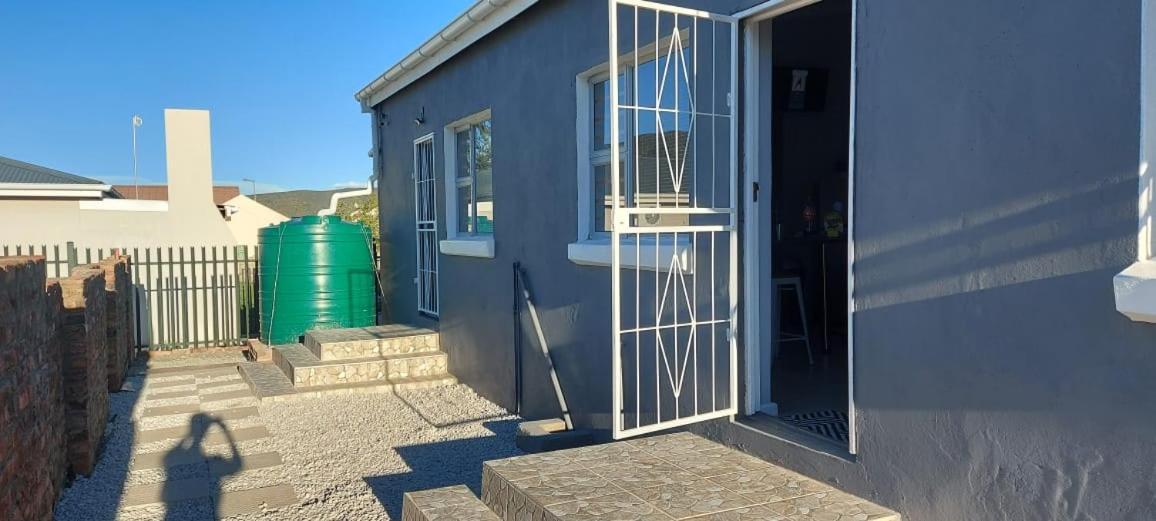 Tj Self-Catering Apartment Graaff Reinet Ngoại thất bức ảnh