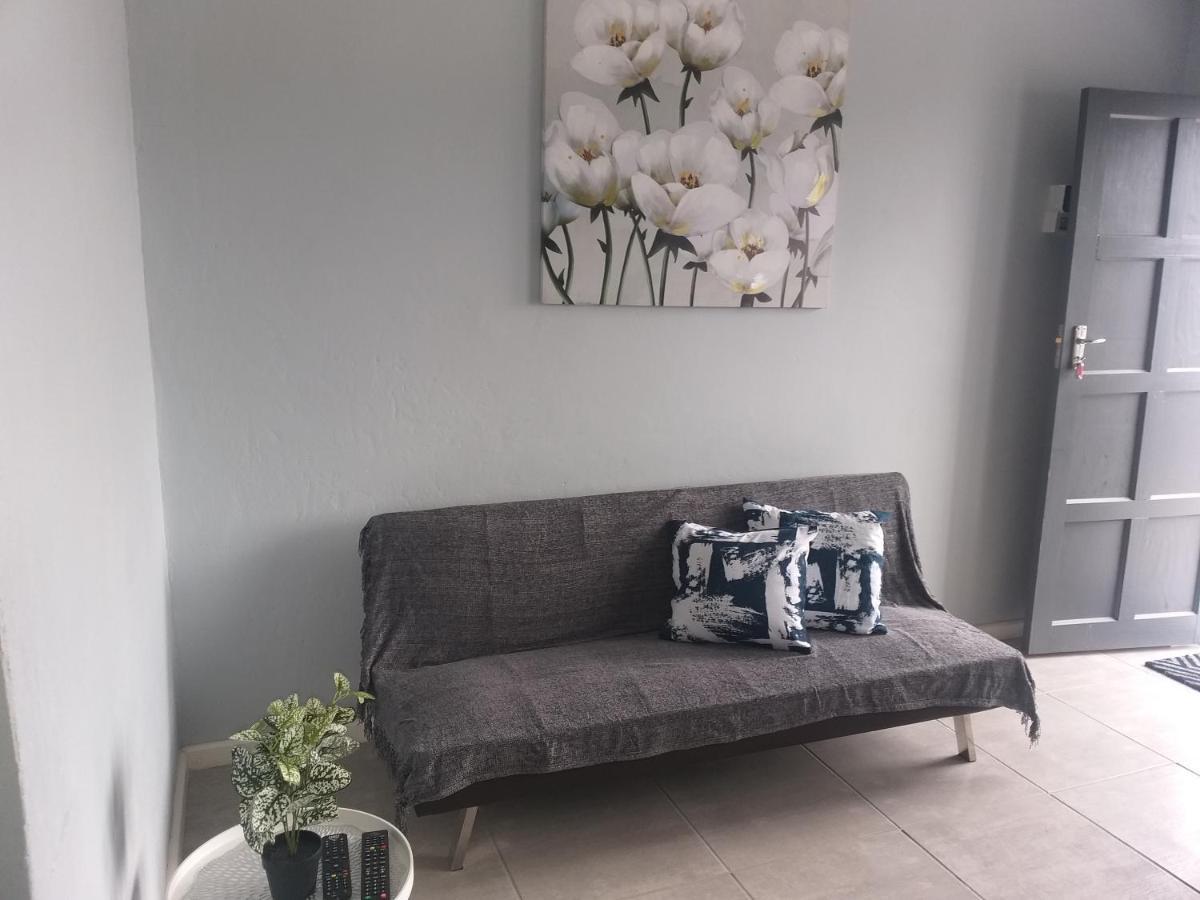 Tj Self-Catering Apartment Graaff Reinet Ngoại thất bức ảnh