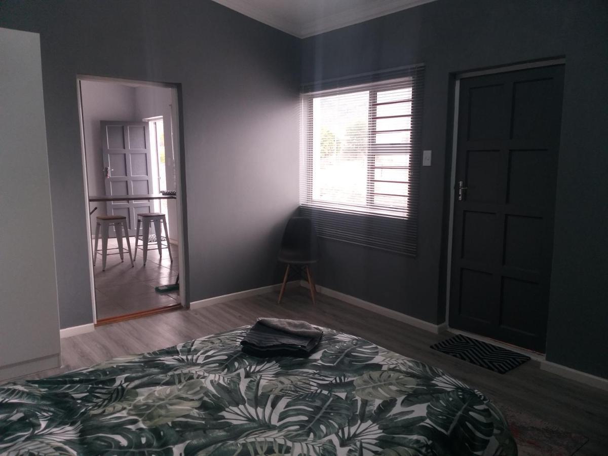 Tj Self-Catering Apartment Graaff Reinet Ngoại thất bức ảnh