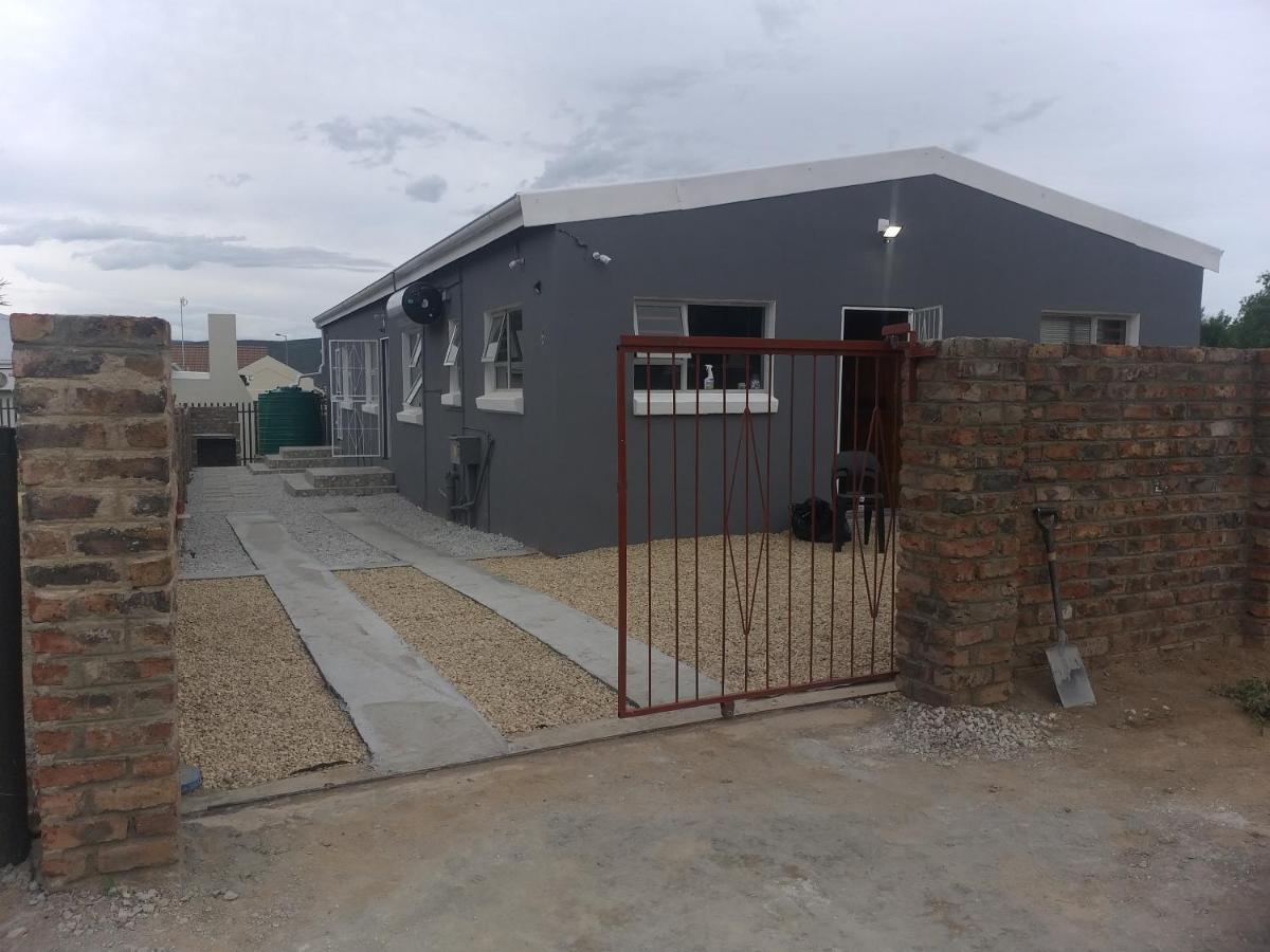Tj Self-Catering Apartment Graaff Reinet Ngoại thất bức ảnh