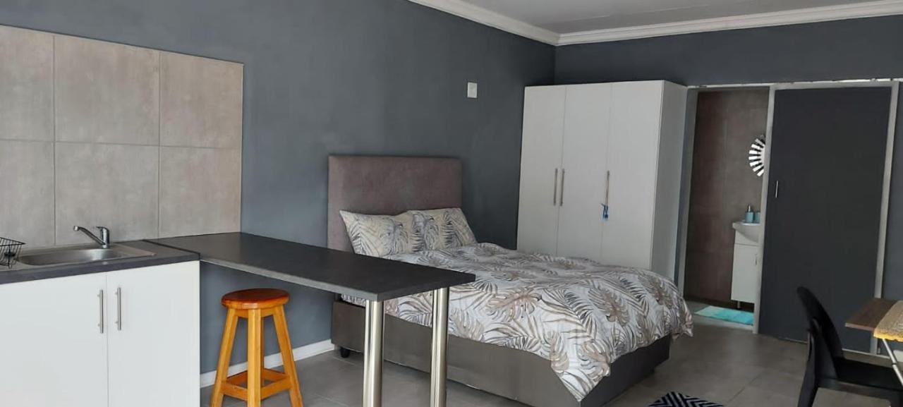 Tj Self-Catering Apartment Graaff Reinet Ngoại thất bức ảnh